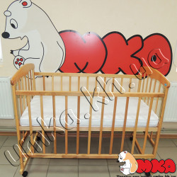 Детская кроватка Наталка светлое дерево с колесиками и качалкой